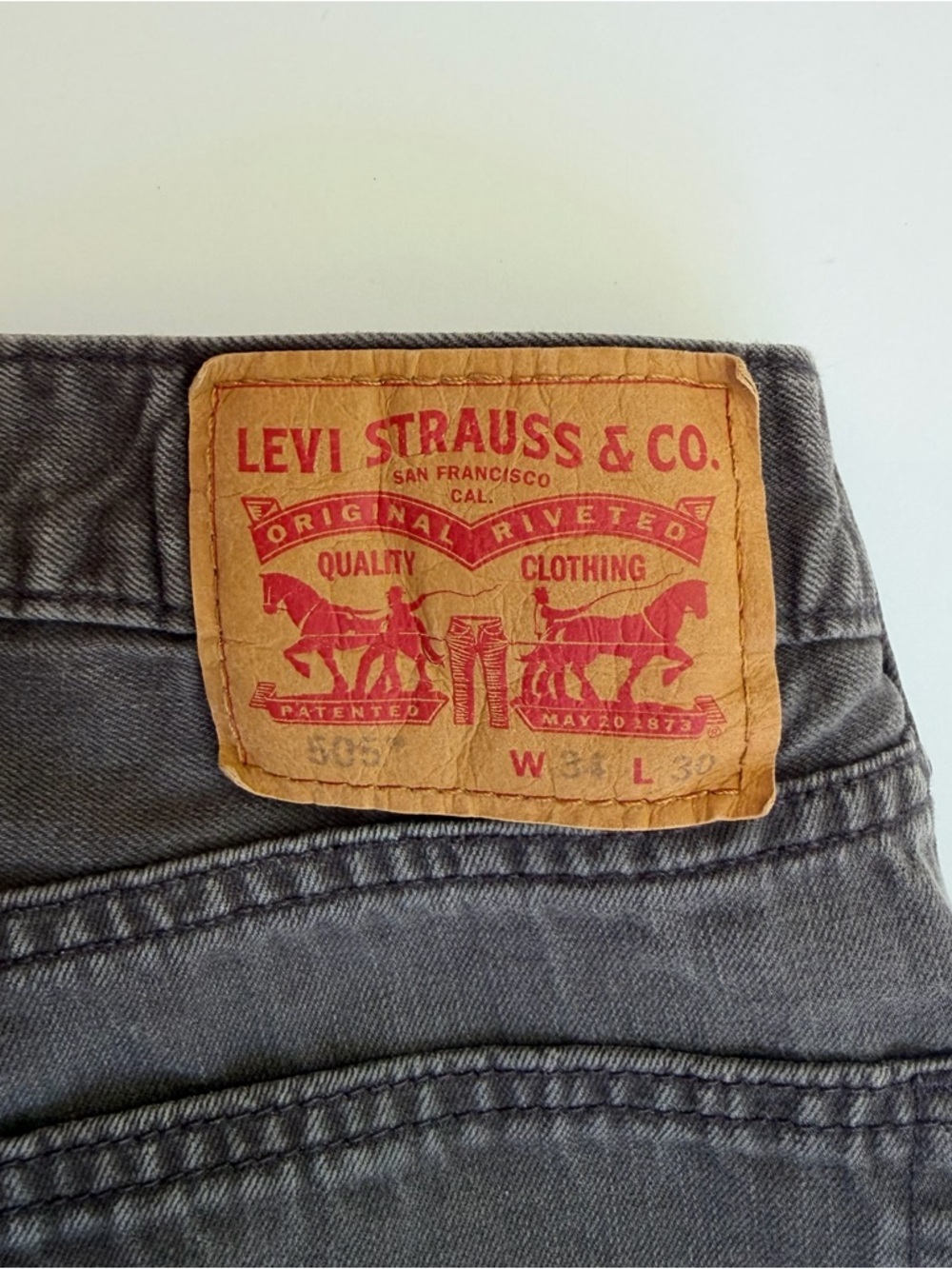 Men’s Vintage Levi’s 505 White Tab Denim Jeans
Medium Gray Color Size 34x30​ - Picture 5 of 11